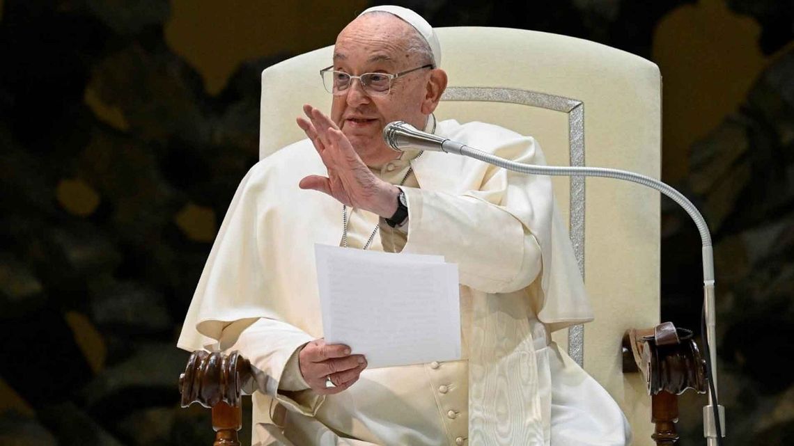 El papa Francisco cumplió este sábado 30 días ingresado en el hospital Gemelli de Roma por su neumonía bilateral.