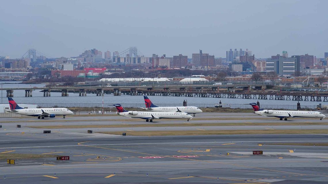 Caos en los aeropuertos de EEUU: falla técnica obligó el aterrizaje de los vuelos