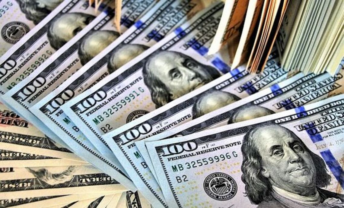 El dólar blue alcanza otro récord: cerró a $222