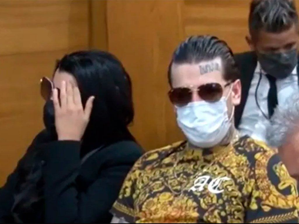 Charlotte y Alex Caniggia en el banquillo de los acusados se quejaron de la mediatización de la causa. Captura.