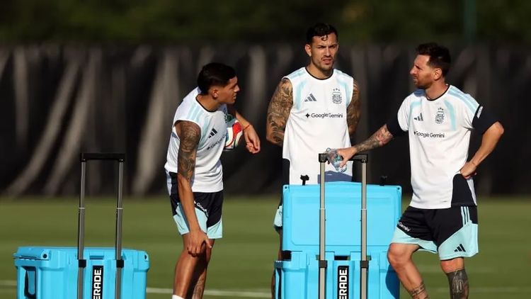 Messi, Paredes y Molina, en la práctica abierta de la Selección en Kansas (Foto: TyC Sports).
