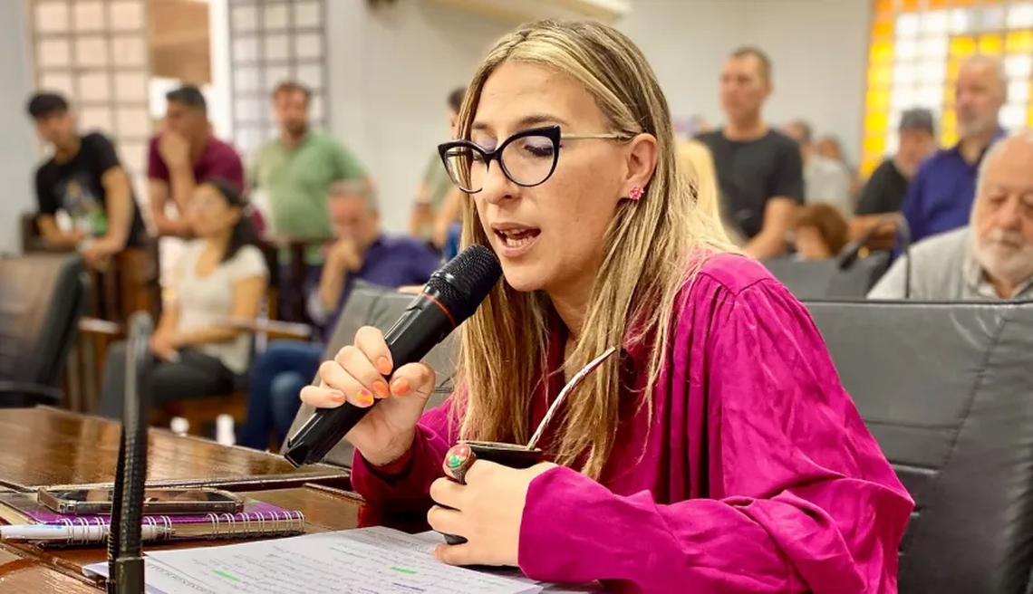 La concelaja Belén Berrueco presentó un proyecto que busca congelar y reducir las tasas municipales para los comerciantes de Lanús.