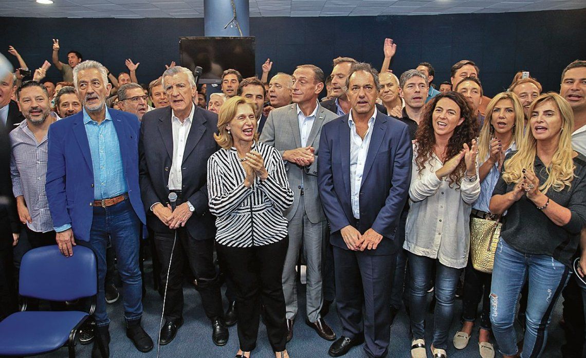 dLa desplazada conducción partidaria organizó una reunión ayer a la que sólo fue un gobernador