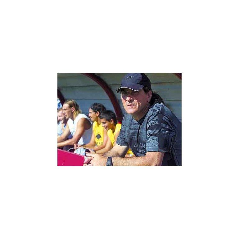 Vicente Stagliano ya se hizo cargo de Laferrere con la intención de enderezar el rumbo del equipo.