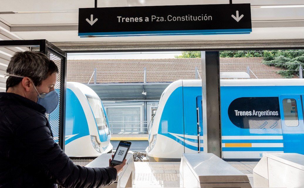 En las estaciones del ferrocarril Sarmiento se controlará que los pasajeros cuenten con la reserva del lugar en el tren.