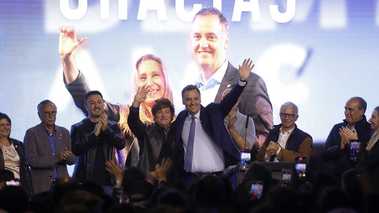 Manuel Adorni indicó que llamó la atención en una elección local ver tantas caras relevantes y es precisamente porque no era solo una elección local,