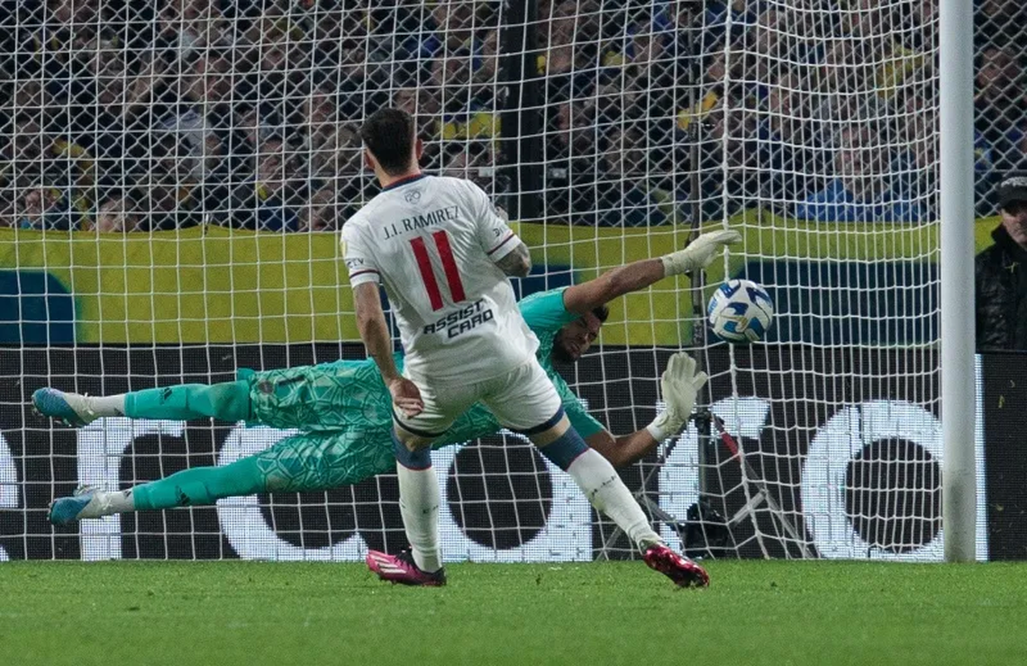 Sergio Romero se hizo gigante en La Bombonera.