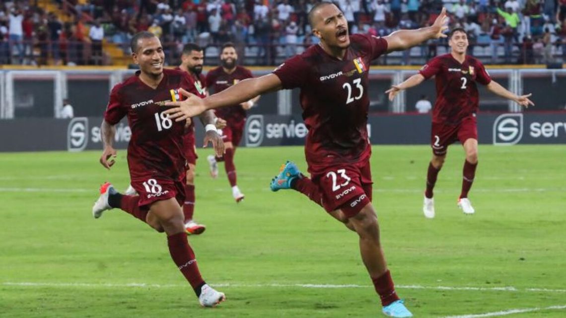 Rondón marcó tres goles en la victoria de Venezuela