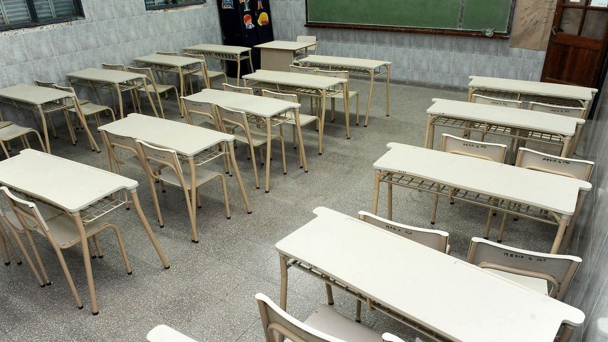 Importante entrega de mobiliario para escuelas bonaerenses