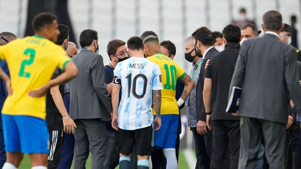 Messi y Neymar hablaron con las autoridades de ANVISA para tratar de destrabar la situación.