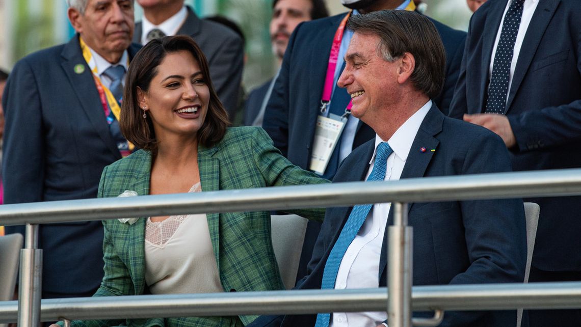 Jair Bolsonaro y su esposa en medio de un escándalo. 