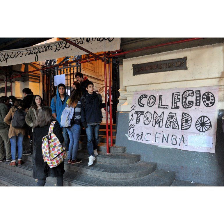 Procesan al alumno que amenazó al rector del Colegio Nacional