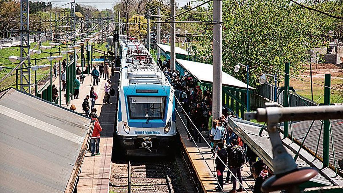 El tren Roca extendió servicio eléctrico hasta la estación Bosques
