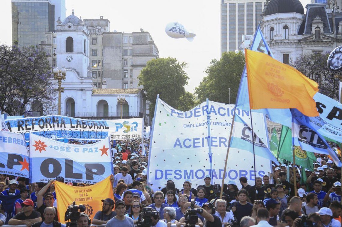 Organizaciones sindicales y sociales marcharon contra las reformas