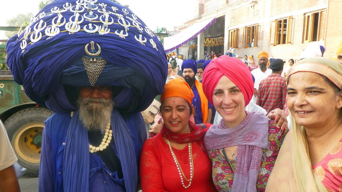 Quiénes son los sij, esos hombres barbudos que usan turbante en la India?