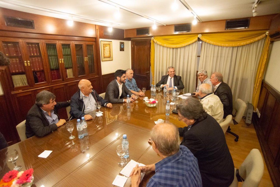 Alberto Fernández se reunió con Hugo Moyano y dijo que podrían darse reformas laborales por sectores