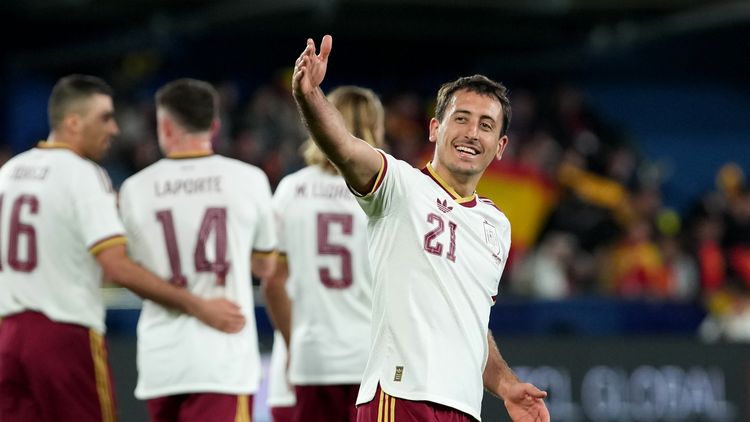 Mikel Oyarzabal metió los dos goles de España que superó 3 a 0 a Serbia.