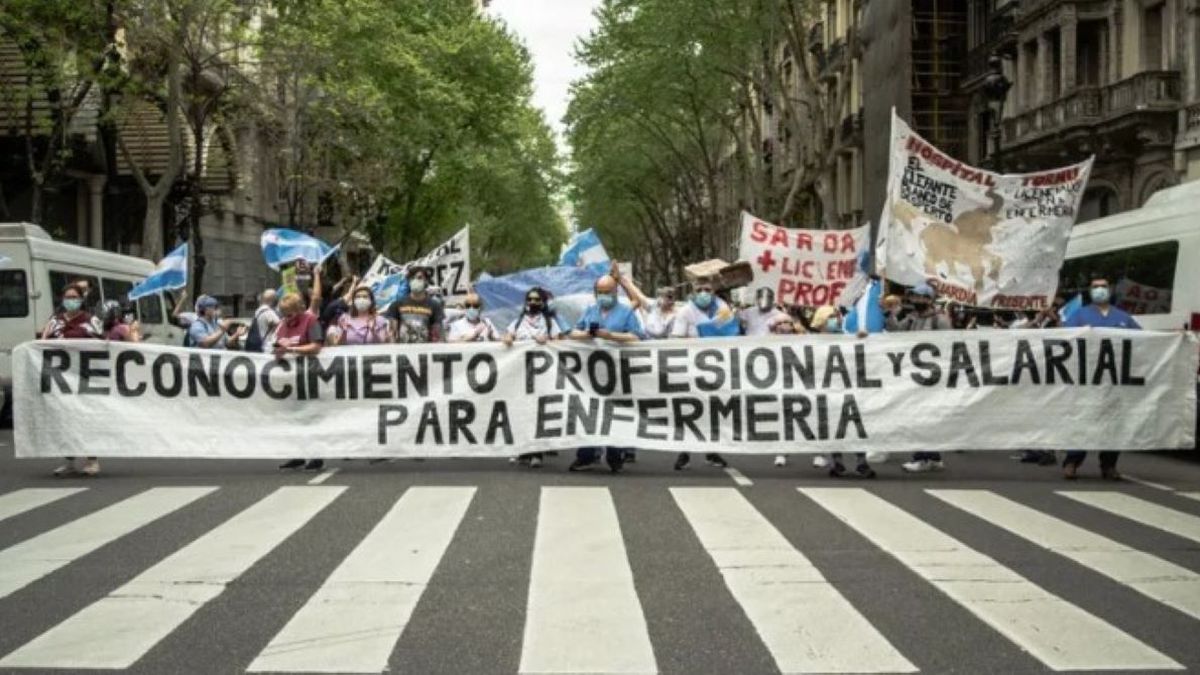 Ciudad: enfermeros comenzaron un paro de 48 horas en reclamo de mejoras ...