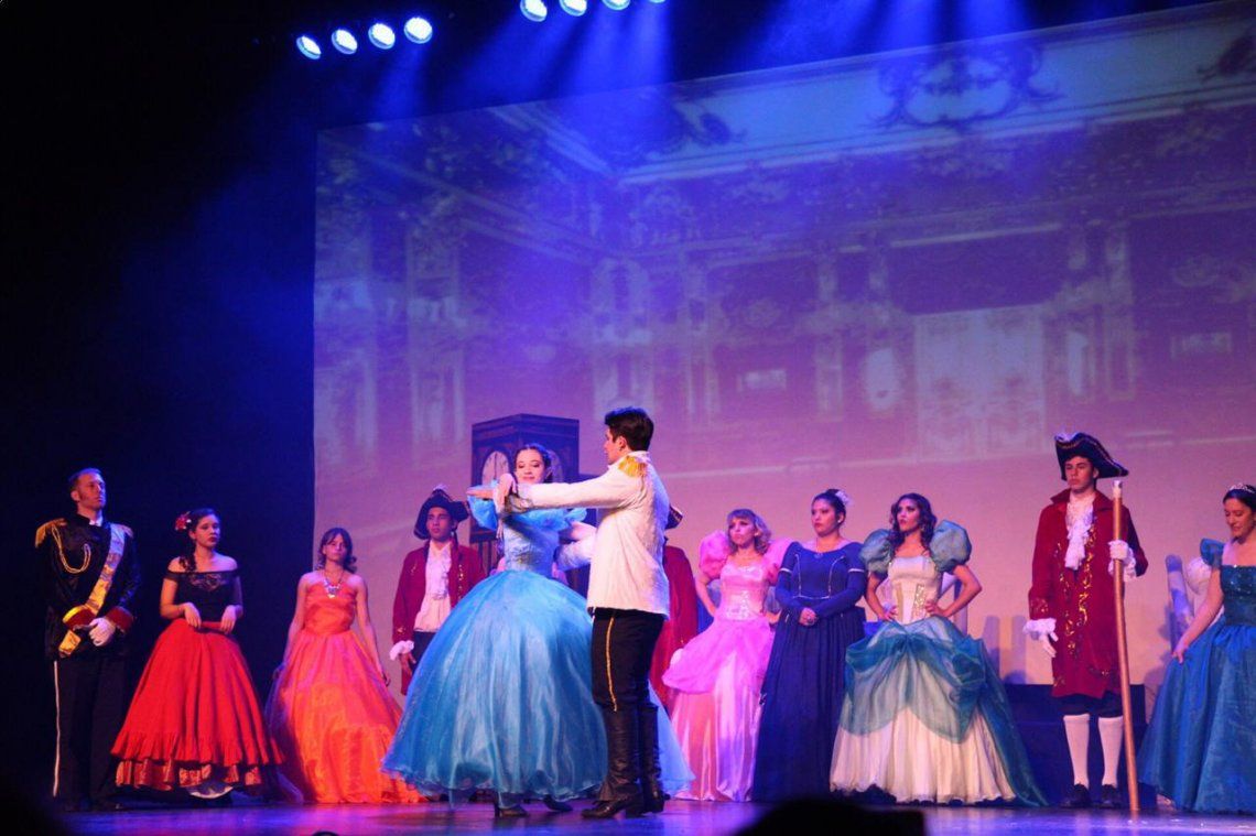 En el Teatro Municipal se presentaron obras protagonizadas por artistas quilmeños.
