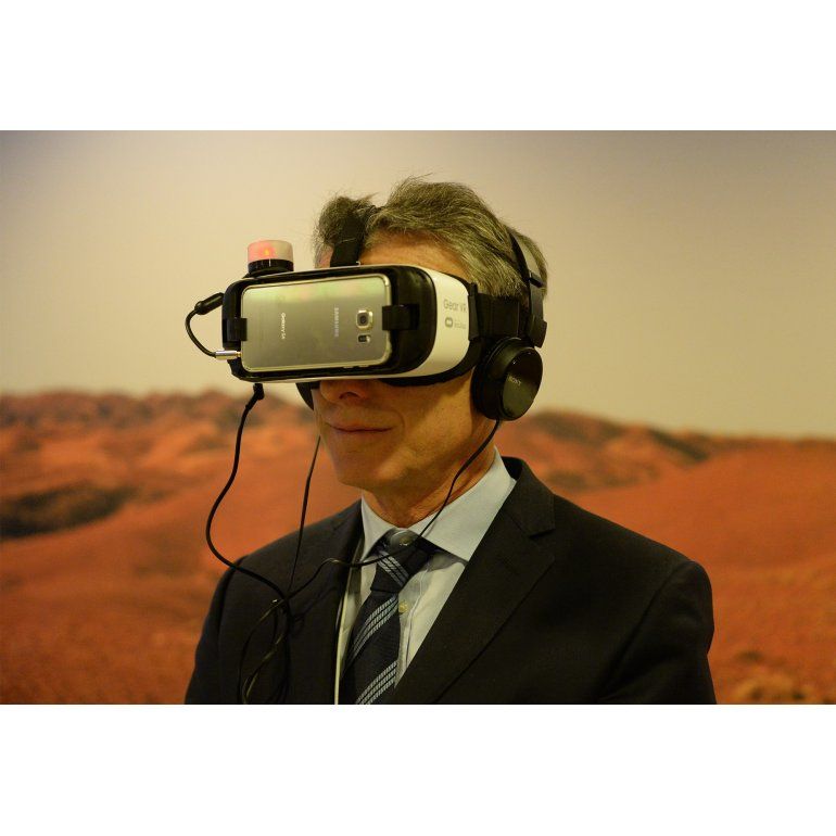 Realidad virtual, la reina y todas las fotos de Macri en Davos