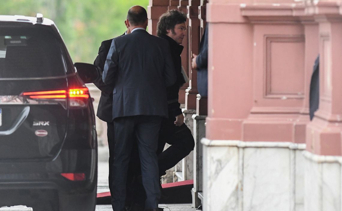 Milei ingresa a la Casa Rosada, donde hoy tendrá su primer Milei ingresa a la Casa Rosada, donde hoy tendrá su primer