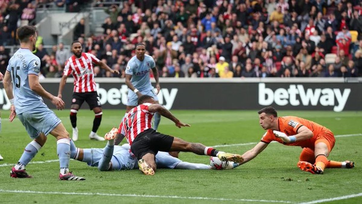 Concern at Aston Villa for injury to Captain Emi Martinez