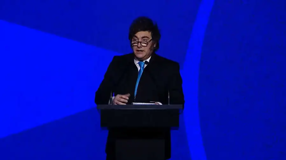 Milei repudia el antisemitismo y elogia a José Antonio Kast en cena de Fundación Faro