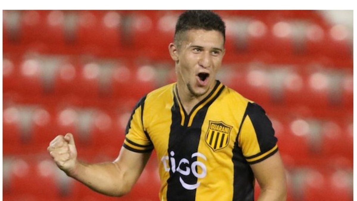 Lanús oficializó la llegada del paraguayo Morel