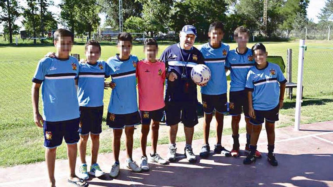 Ordenan detención de ex entrenador del club Mac Allister por abusos