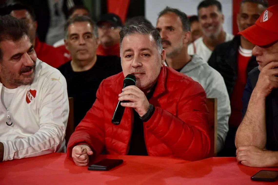 Fabián Doman aseguró que Independiente tiene charlas con tres o cuatro entrenadores.