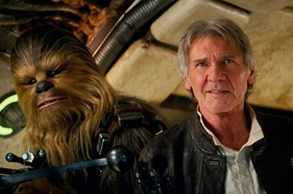 ¿El arma secreta de Han Solo? Harrison Ford sorprende con su calza en plena calle