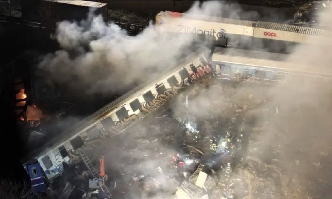 Un choque de trenes en Grecia dejó al menos 36 muertos.