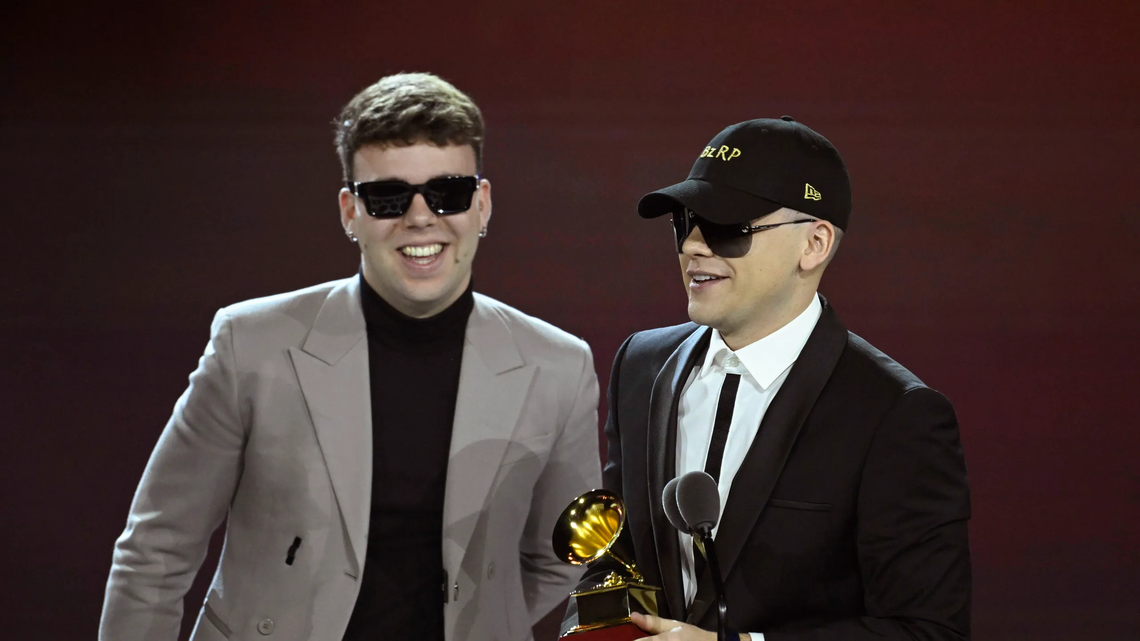 Bizarrap recibió el Grammy Latino a la Mejor Canción Urbana por su tema junto a Quevedo.