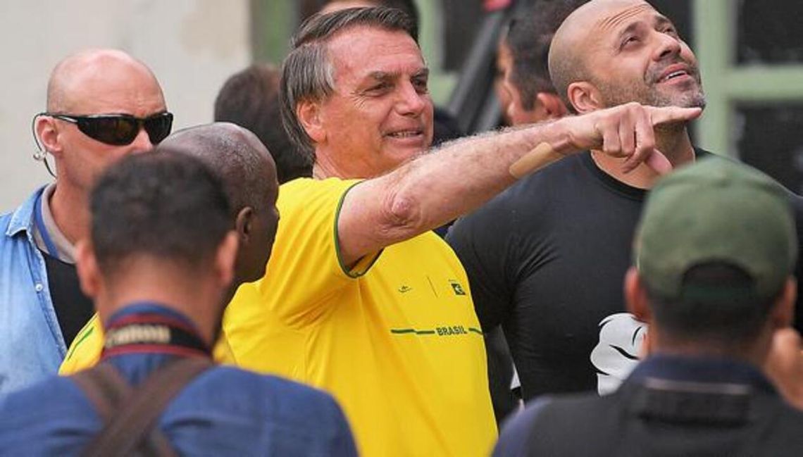 Jair Bolsonaro votó en una escuela de Rio de Janeiro