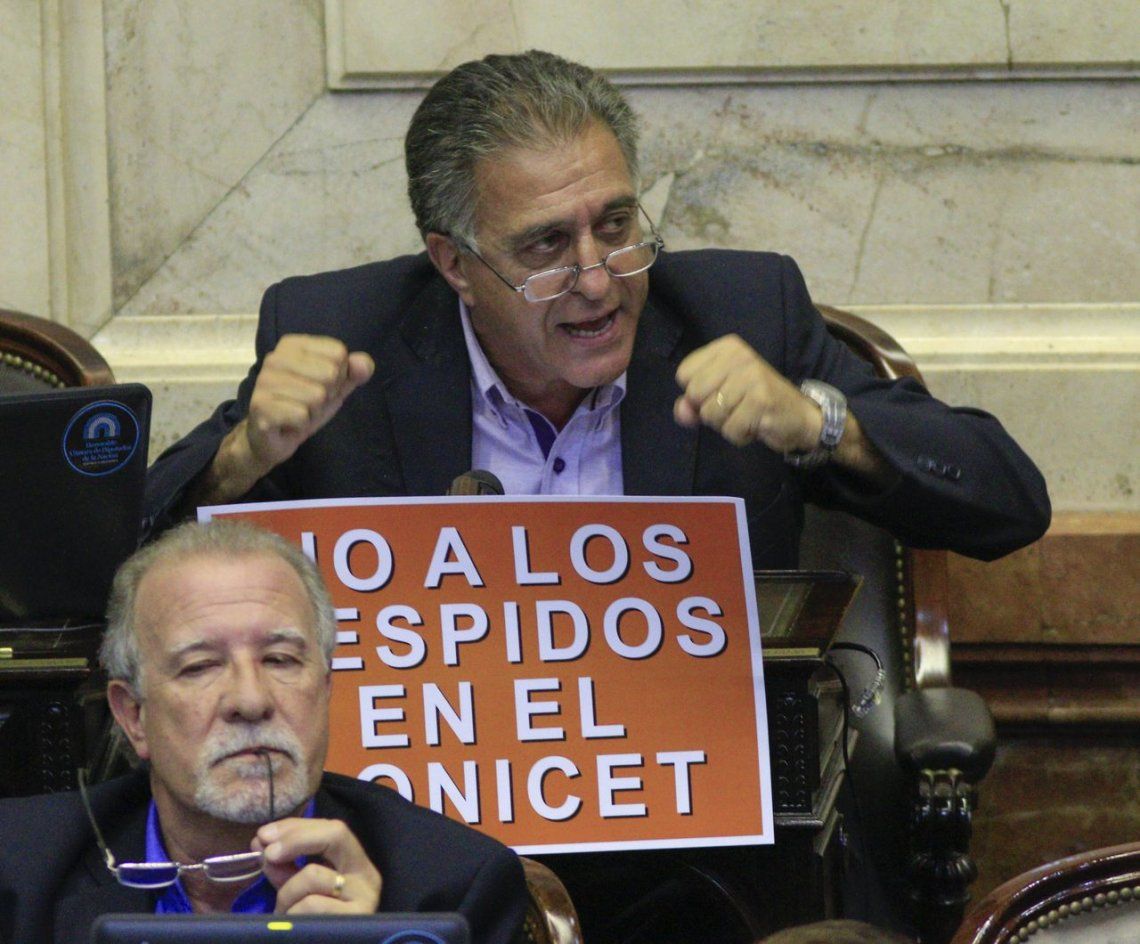 Diputados opositores piden interpelar a Macri por el Correo