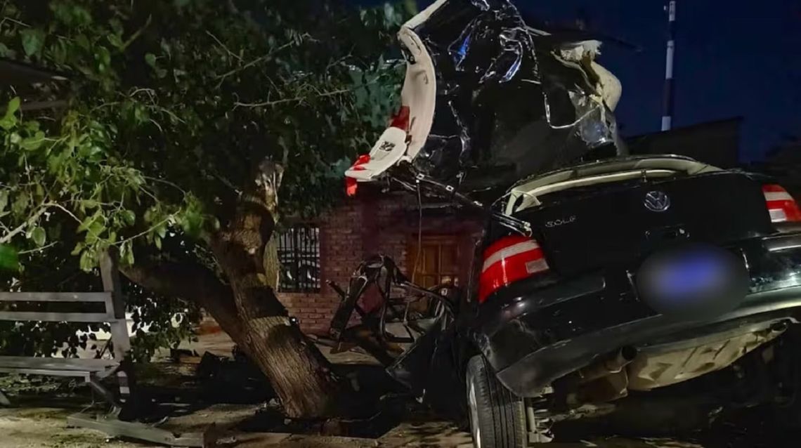 El coche en el que viajaban los cuatro jóvenes en Godoy Cruz