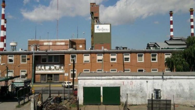 La empresa opera hoy al 60% de su capacidad instalada y paralizó uno de sus hornos, decisión que implicó cerca de 100 puestos de trabajo menos.