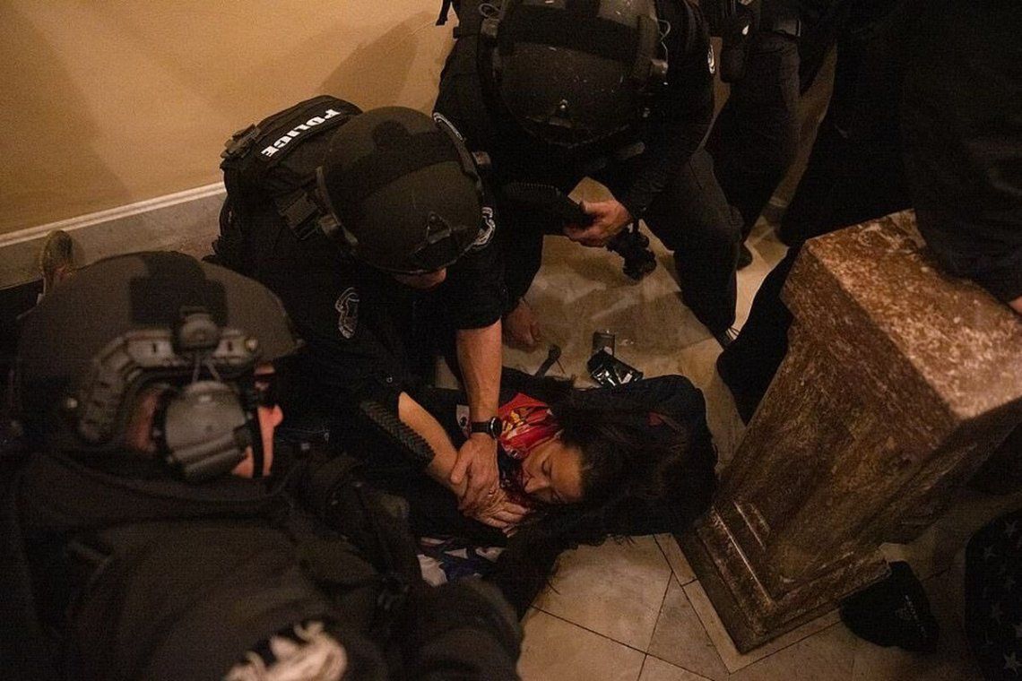 Estados Unidos: una mujer murió en los enfrentamientos en el Capitolio