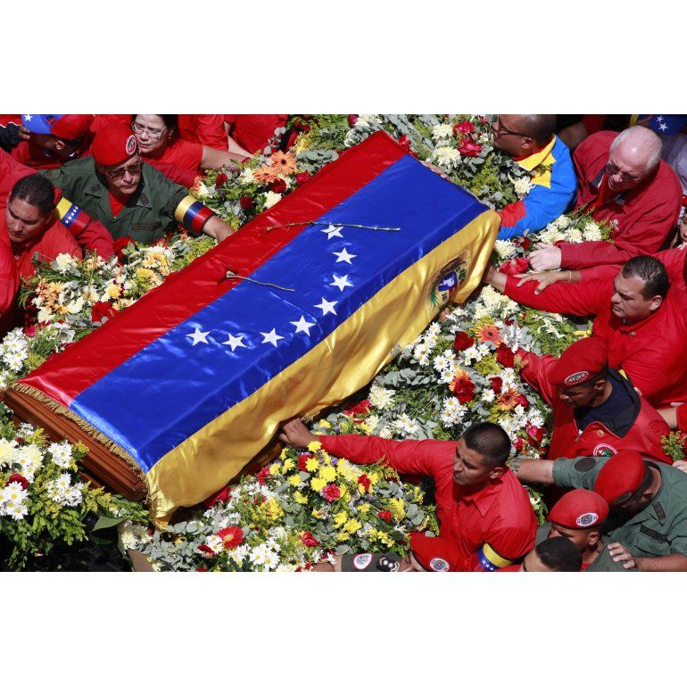 Dicen que en el féretro no iba el cuerpo de Hugo Chávez