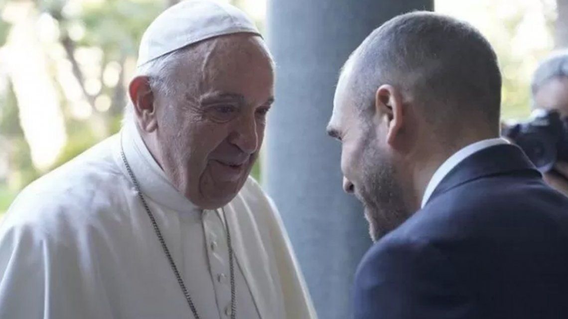 Martín Guzmán y el Papa Francisco estuvieron reunidos por 45 minutos en el Vaticano.