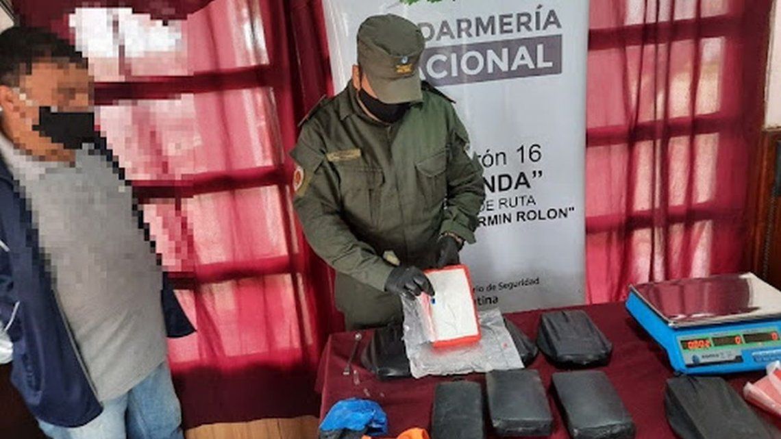 El camionero transportaba 25 panes de cocaína cuyo valor supera los 36 millones de pesos.
