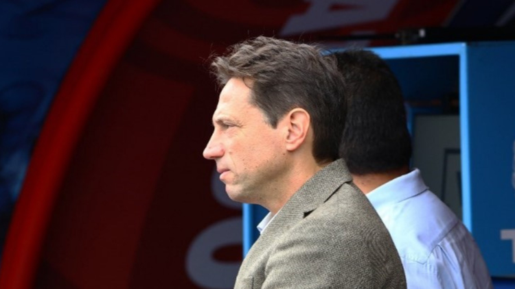 El empresario no logró resistir más en el cargo.