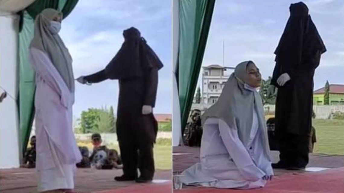Indonesia: mujer recibe 100 bastonazos por infiel.