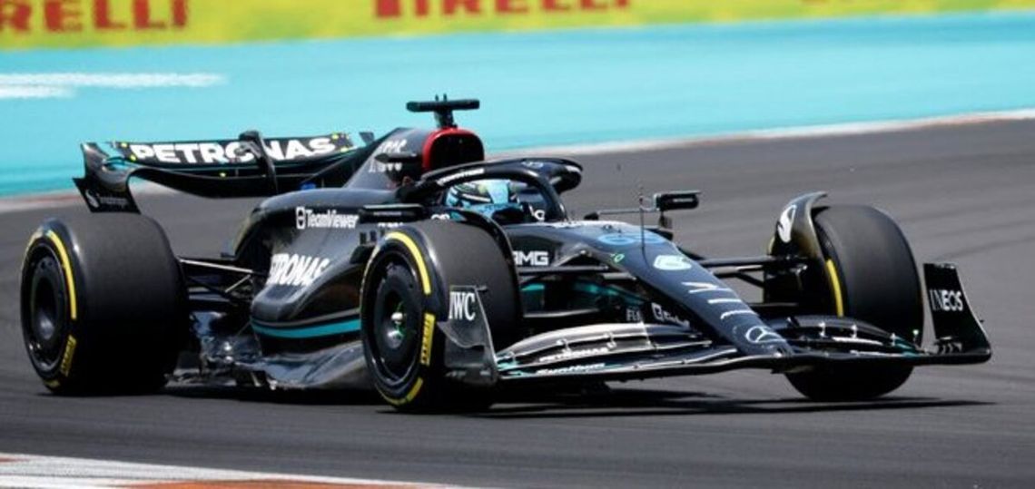 Mercedes lidera los primeros libres del GP.
