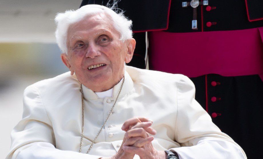 Benedicto XVI se convirtió en el Papa más longevo de la historia