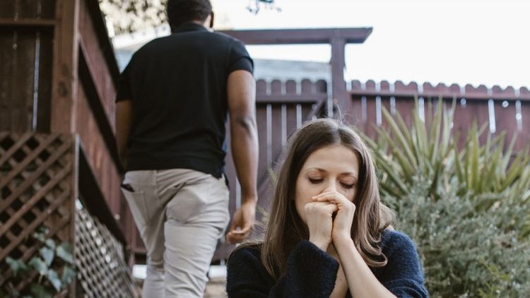 Pueden cambiar las personas y las historias, pero hay aspectos que parecen repetirse en las relaciones.