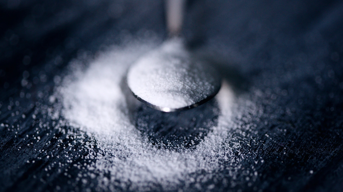 El Comité Mixto de Expertos en Aditivos Alimentarios de la OMS y la FAO evaluó los riesgos asociados con el aspartamo