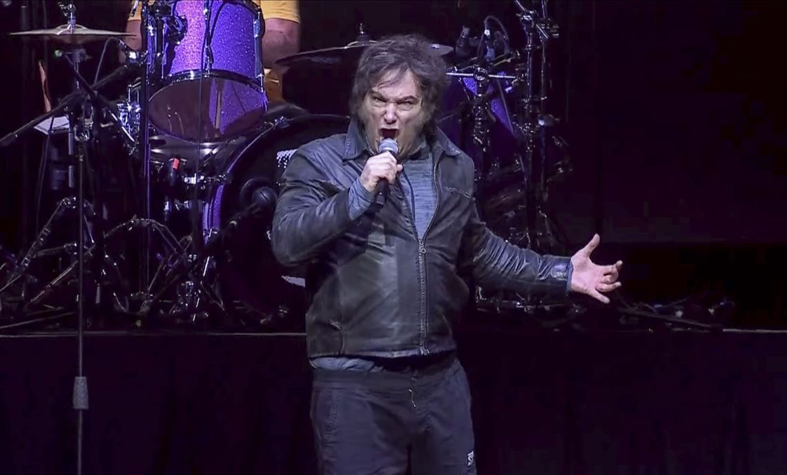 Milei se presentó junto con La Banda Presidencial en el Movistar Arena.