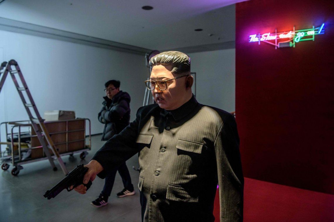 Kim Jong-un mata a Trump en una polémica obra de arte