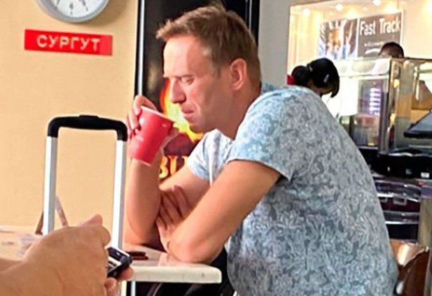 Esta foto de Navalny bebiendo